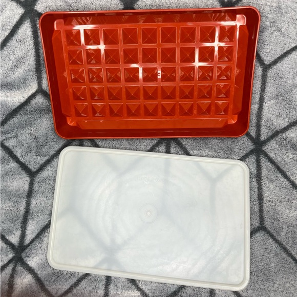 Tupperware Paprika Red Snack Tray, Deli Meat Bacon Keeper, Measuring Cups X - Picture 7 of 15